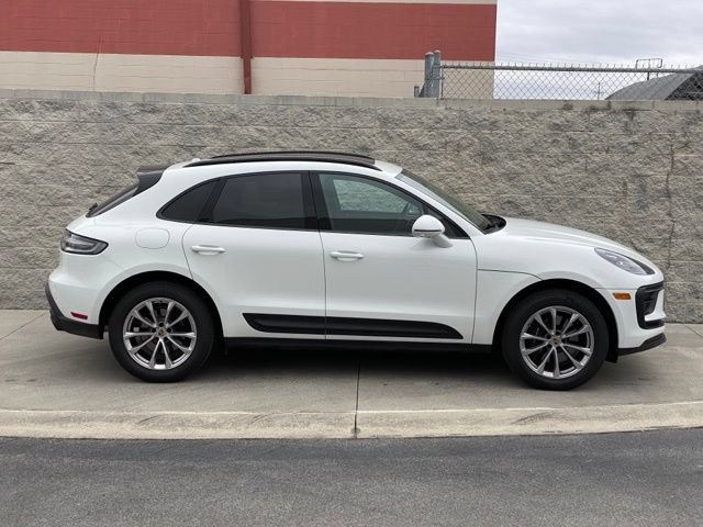 Certified 2024 Porsche Macan AWD/4WD image 26