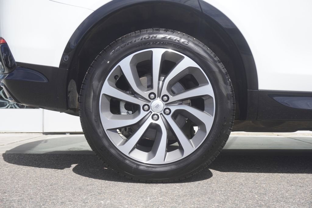 Used 2025 Land Rover Discovery Sport Dynamic SE image 34