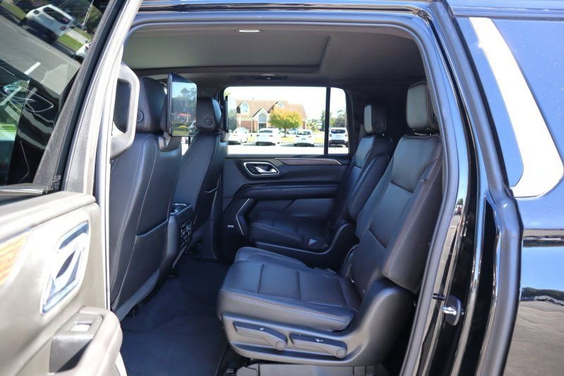 Used 2021 Chevrolet Suburban High Country w/ Premium Package image 17