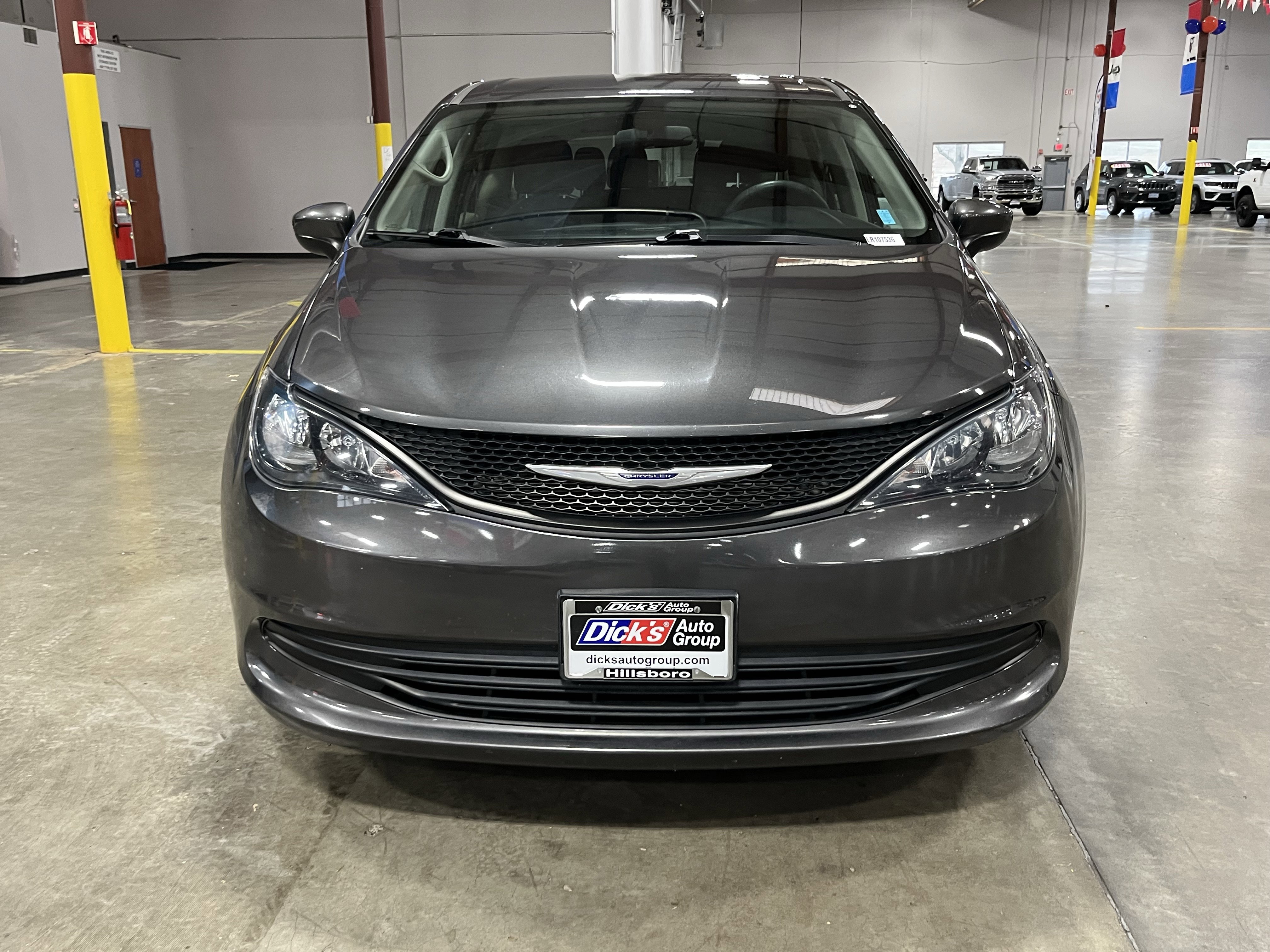 Used 2020 Chrysler Voyager L image 8