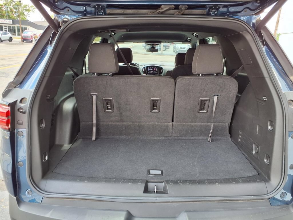 Used 2023 Chevrolet Traverse LT FWD image 23