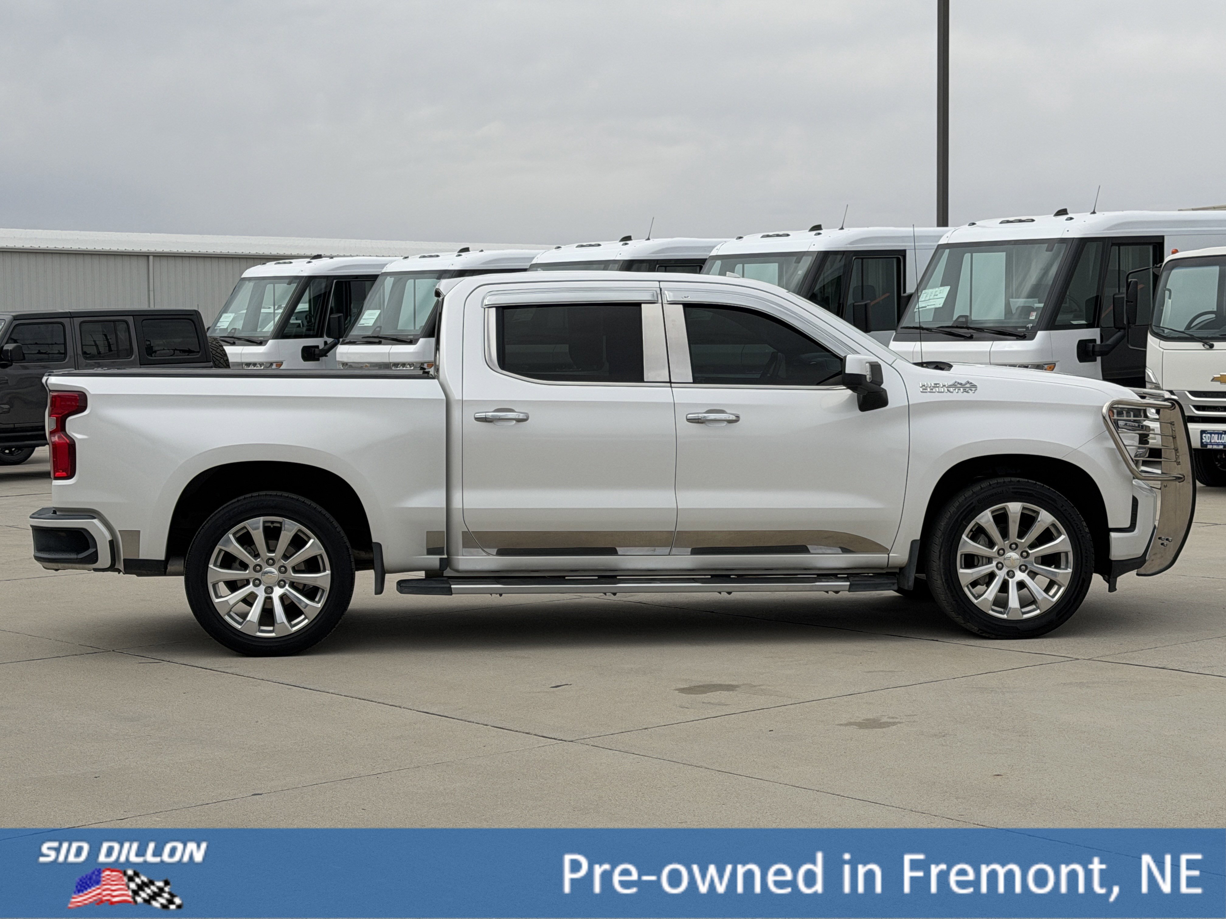 Certified 2021 Chevrolet Silverado 1500 High Country w/ Technology Package AWD/4WD image 3
