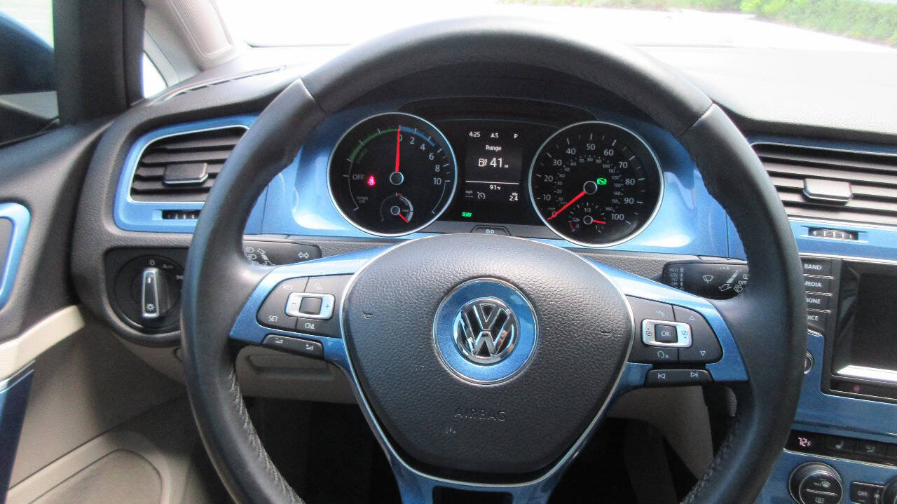Used 2015 Volkswagen e-Golf SEL Premium FWD image 28