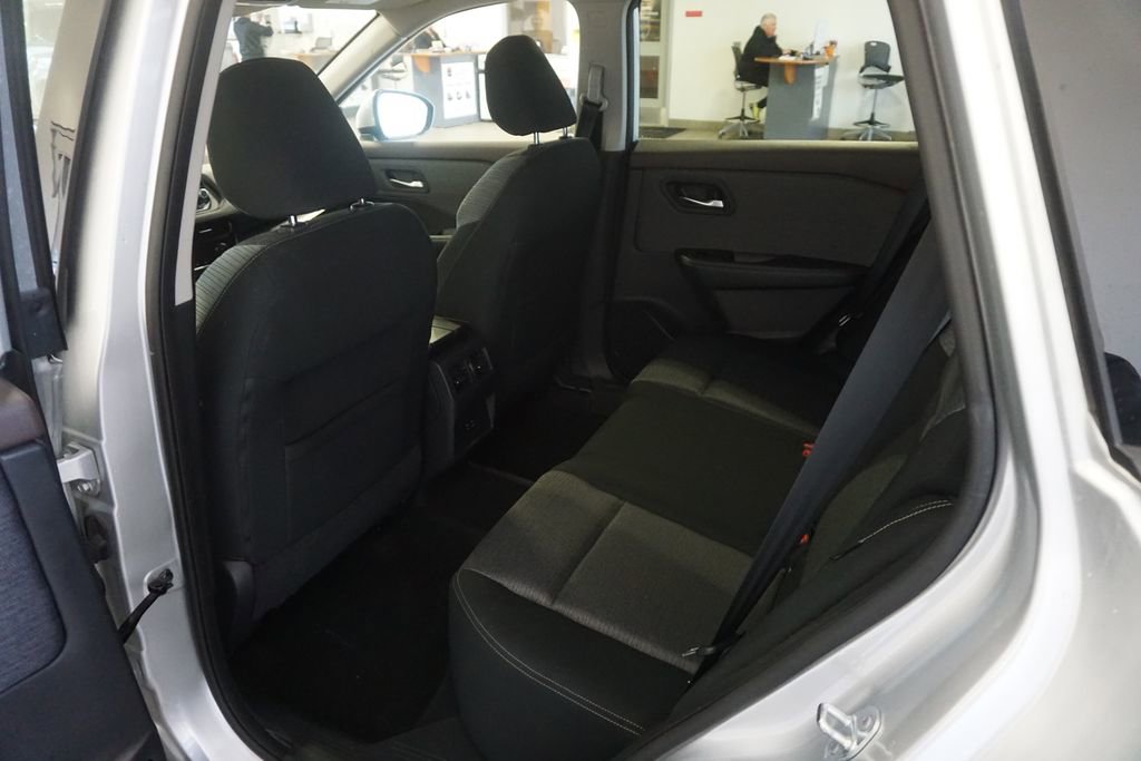 Used 2021 Nissan Rogue SV AWD/4WD image 18
