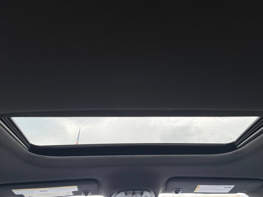 New 2026 Chevrolet Trax RS w/ Sunroof Package FWD image 25
