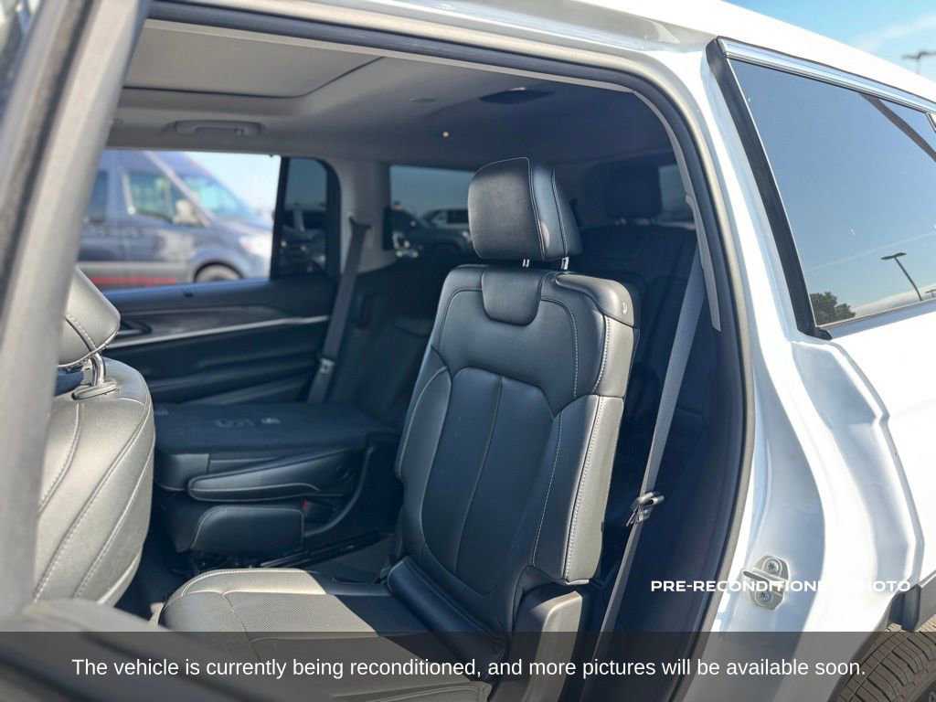 Used 2023 Jeep Grand Cherokee L Limited w/ Luxury Tech Group II RWD image 12