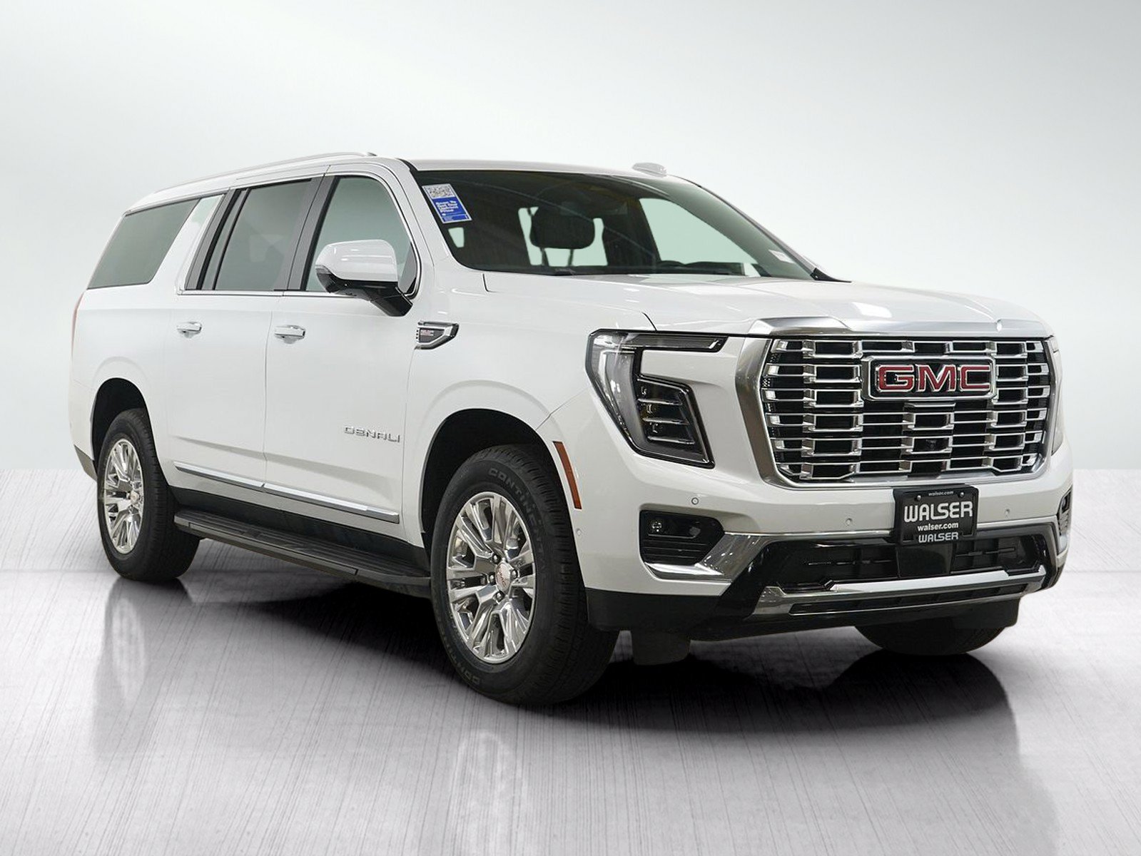 Used 2025 GMC Yukon XL Denali AWD/4WD image 8