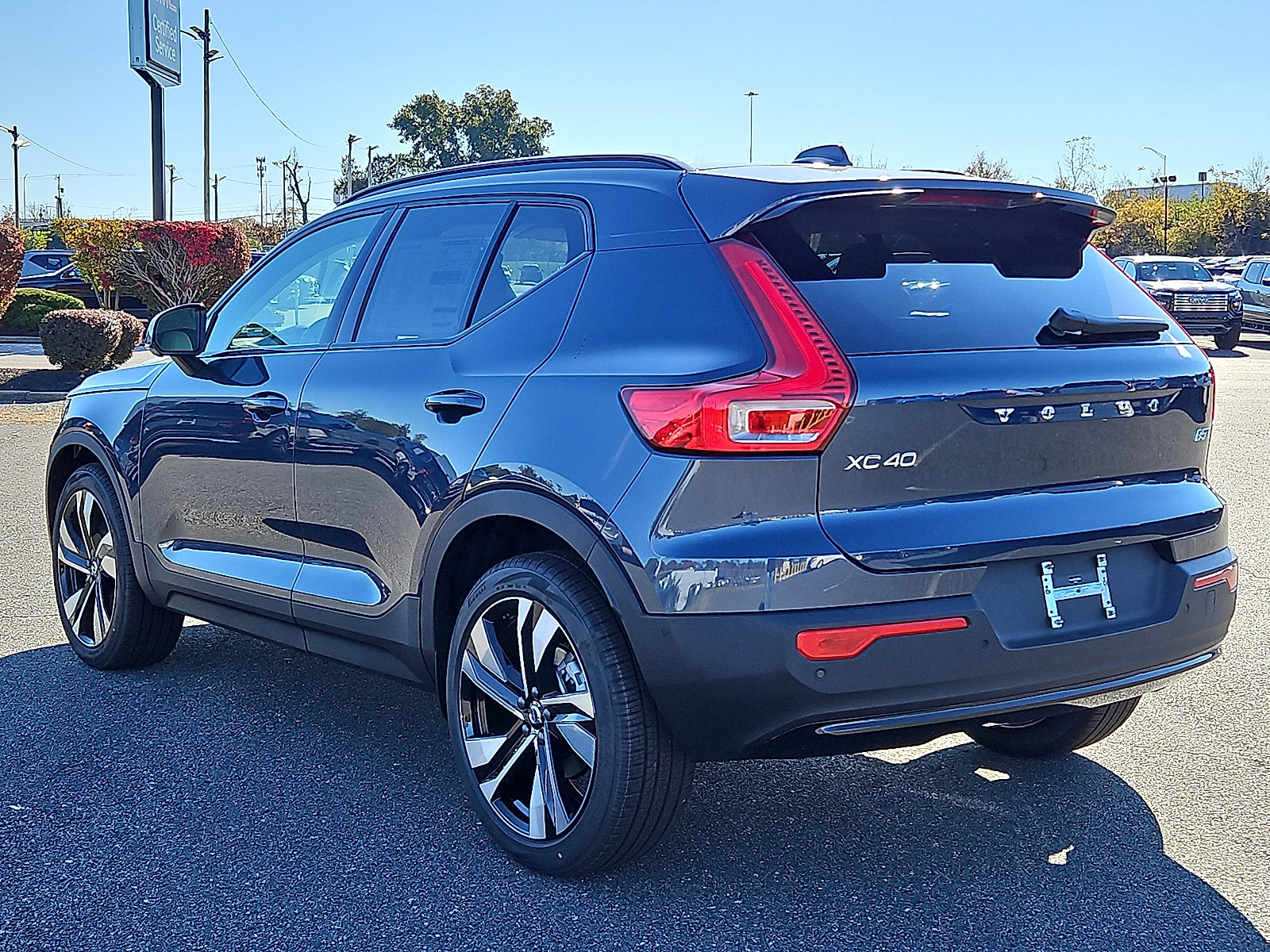 New 2026 Volvo XC40 B5 Ultra w/ Protection Package Premier AWD/4WD image 4