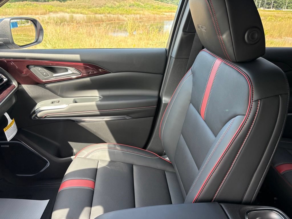 New 2027 Chevrolet Traverse RS w/ LPO, Floor Liner Package AWD/4WD image 17