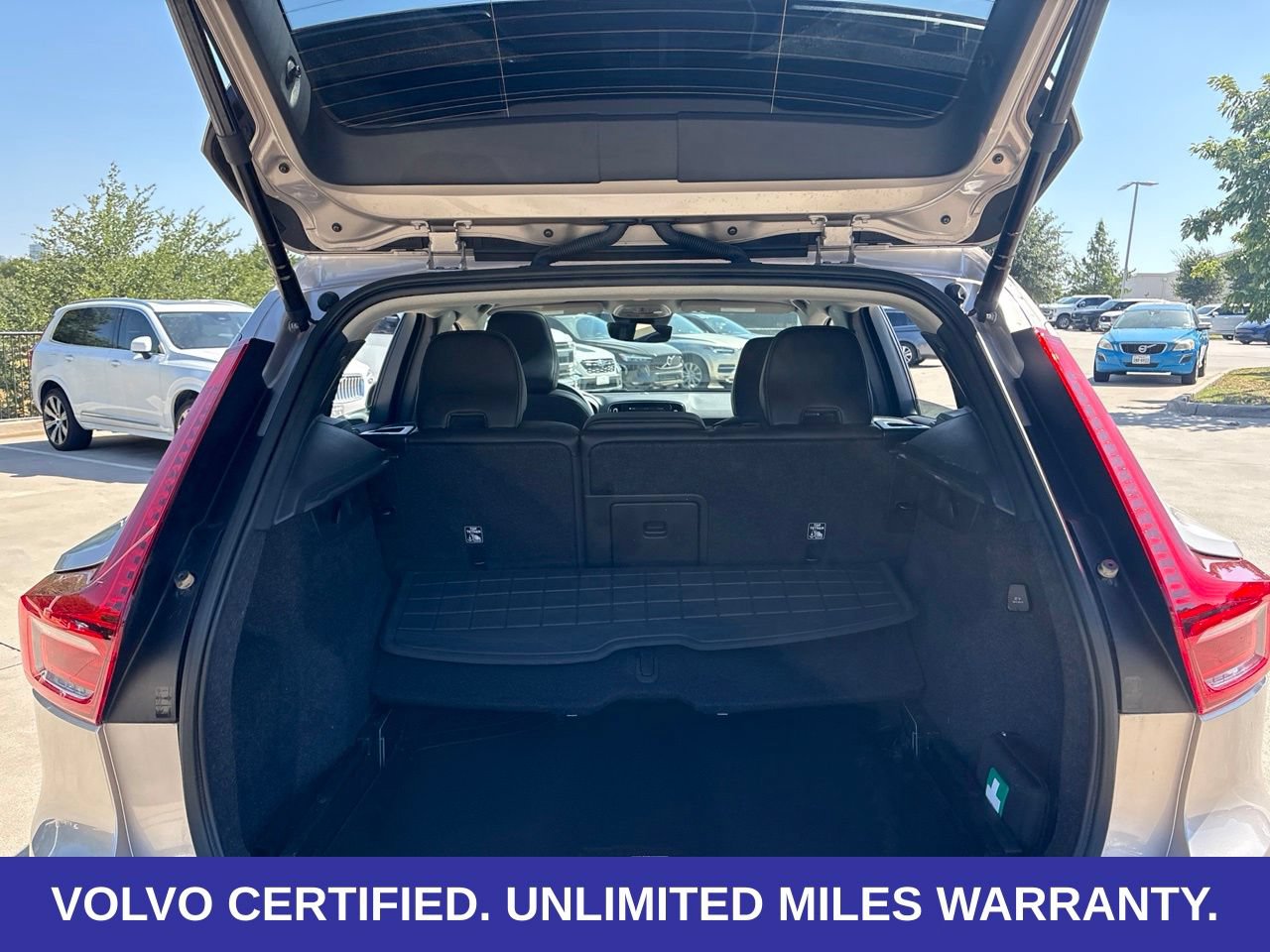 Certified 2024 Volvo XC40 B5 Plus w/ Protection Package Premier AWD/4WD image 10