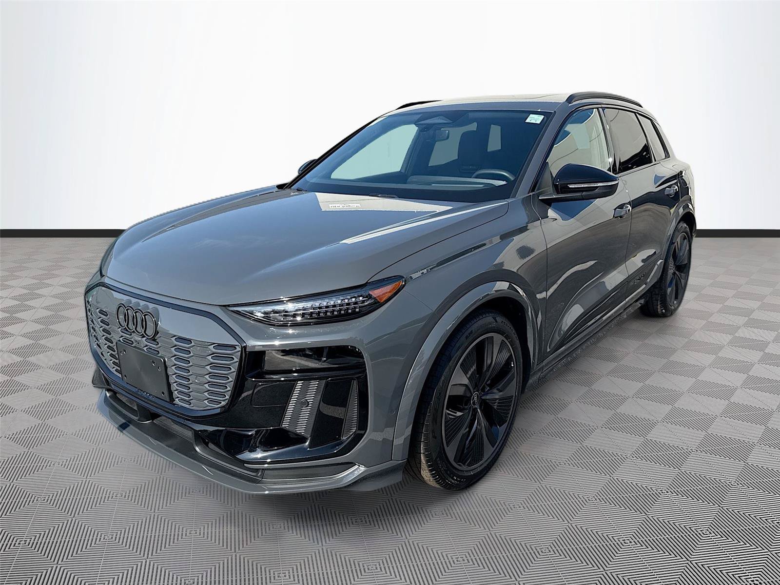 Certified 2025 Audi SQ6 e-tron Prestige w/ Black Edition One AWD/4WD image 3