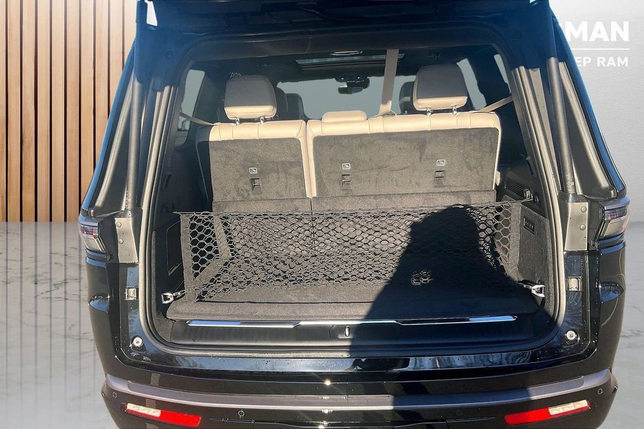 New 2026 Jeep Grand Wagoneer Summit w/ Premium Group III image 27