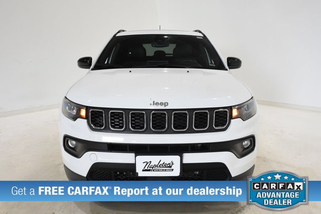 Used 2025 Jeep Compass Latitude w/ Sun & Sound Group AWD/4WD image 2