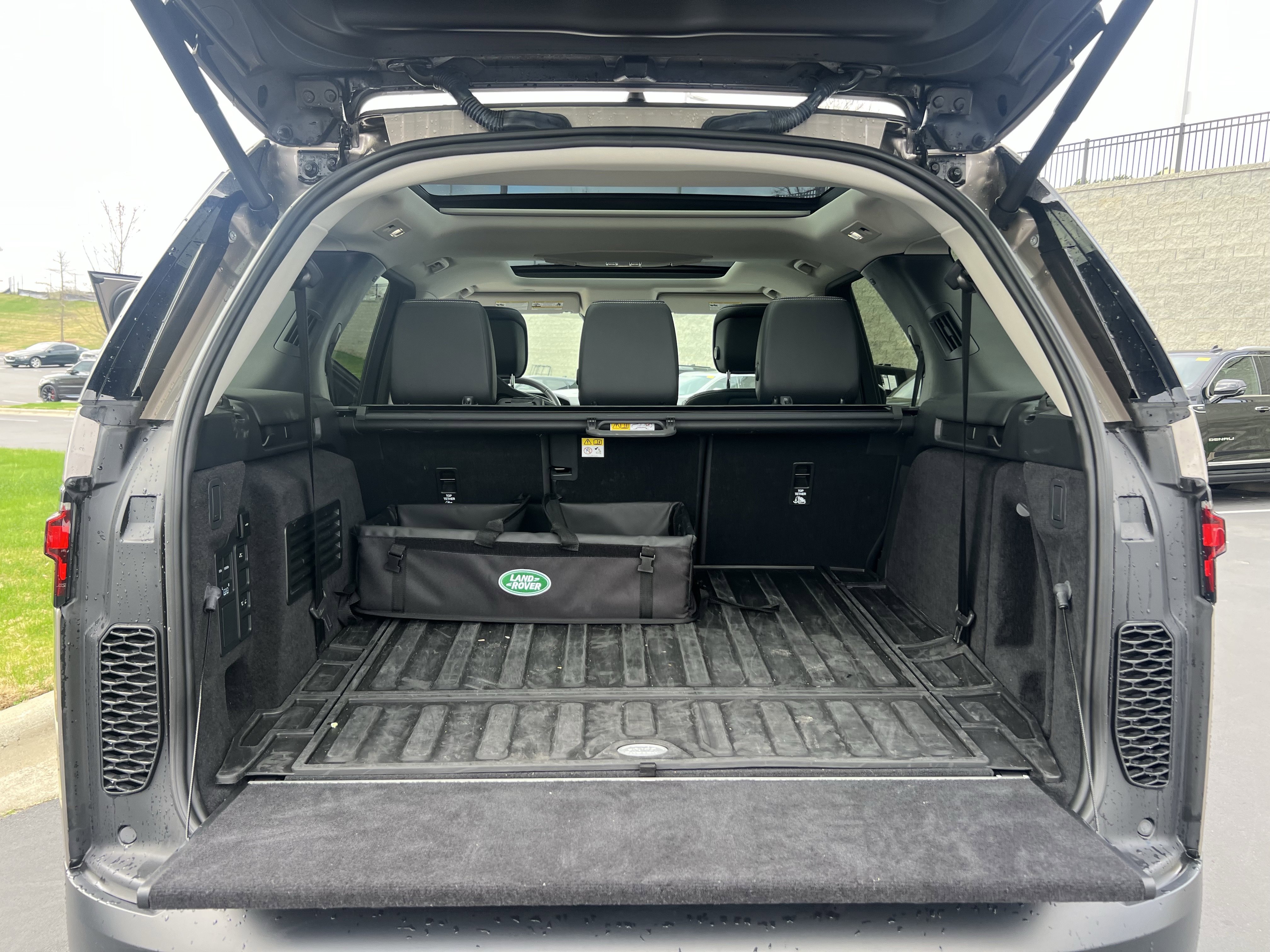 Certified 2024 Land Rover Discovery S image 35