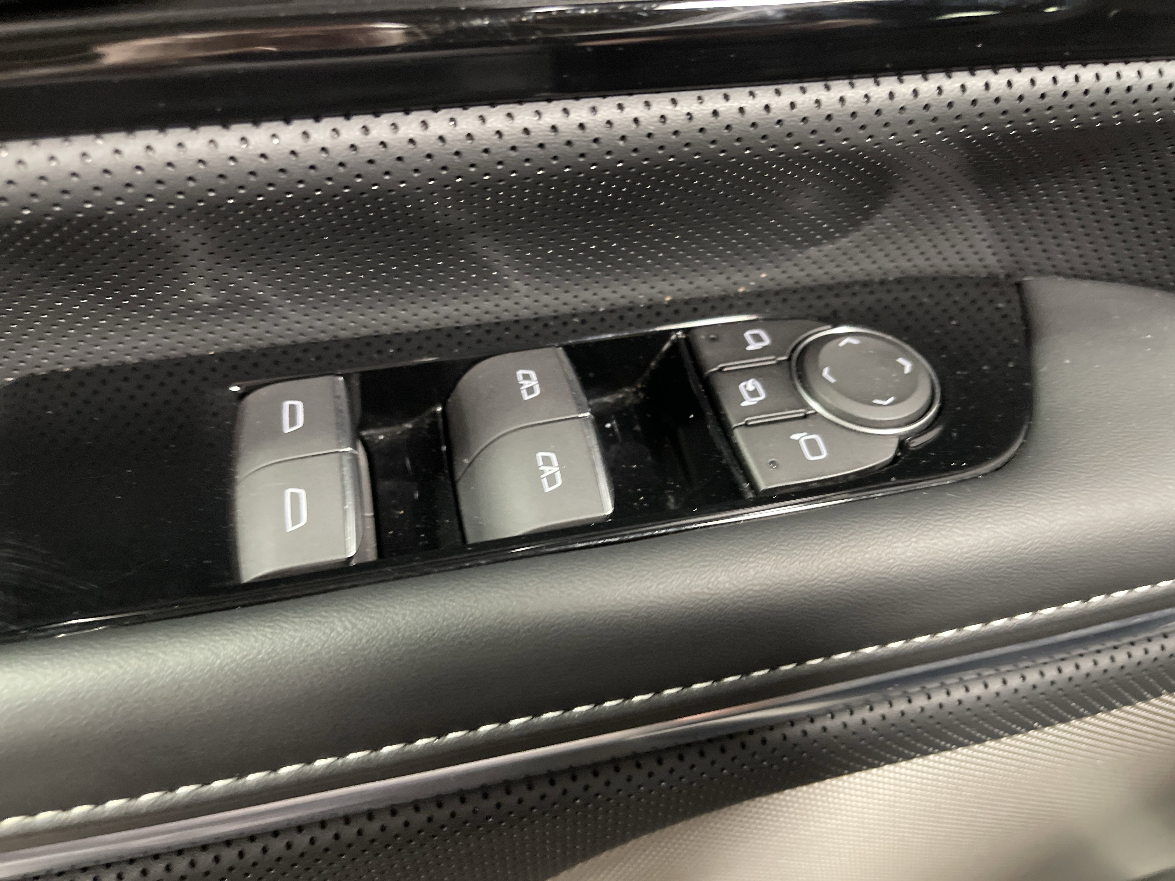 New 2025 GMC Sierra EV Denali image 12