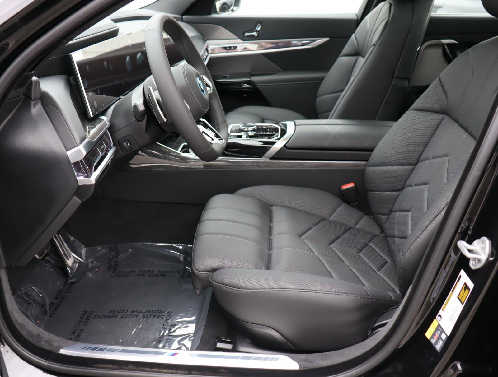 New 2026 BMW 750e xDrive w/ Premium Package image 19