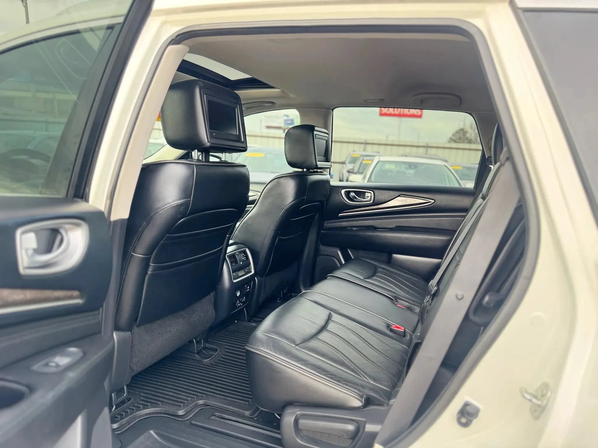 Used 2013 INFINITI JX35 FWD w/ Premium Pkg image 21