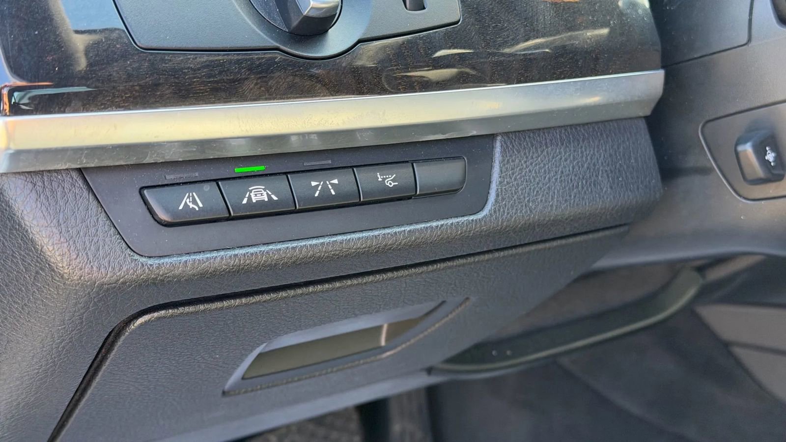 Used 2013 BMW 750i xDrive image 26