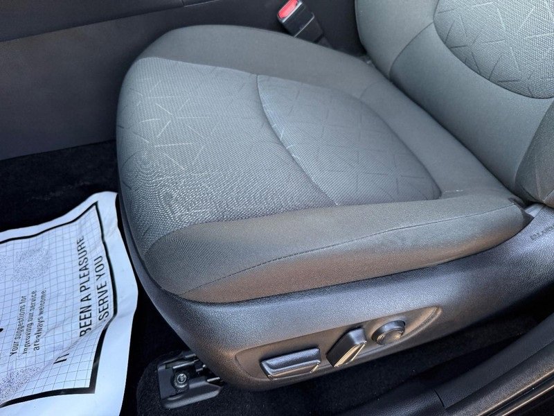 Used 2021 Toyota RAV4 XLE image 17