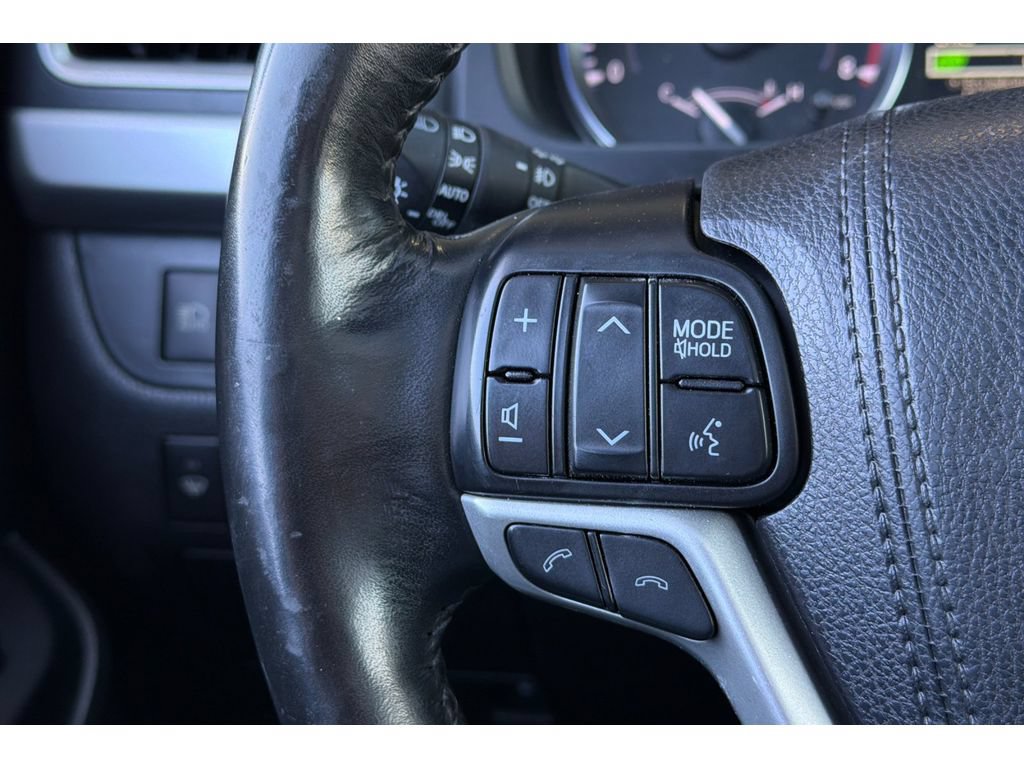 Used 2018 Toyota Highlander Limited Platinum AWD/4WD image 29