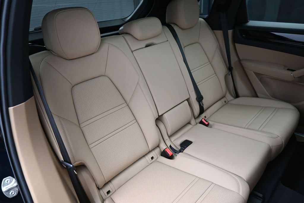 Certified 2021 Porsche Cayenne S AWD/4WD image 28