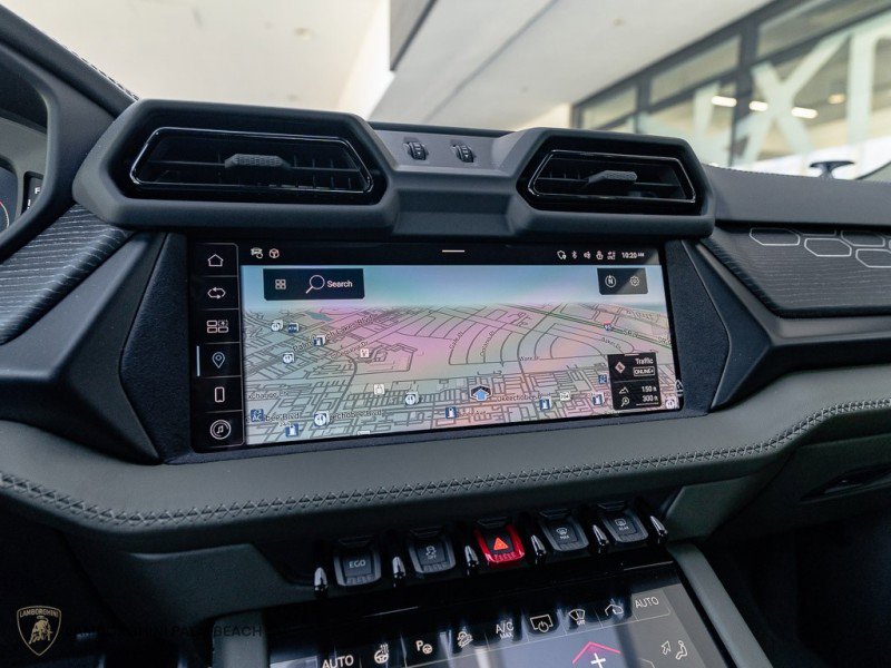 Used 2025 Lamborghini Urus SE AWD/4WD image 13