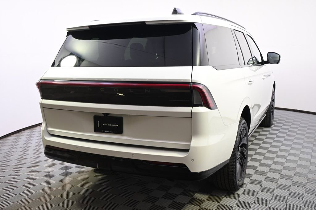 New 2026 Lincoln Navigator Reserve w/ Jet Appearance Package image 6