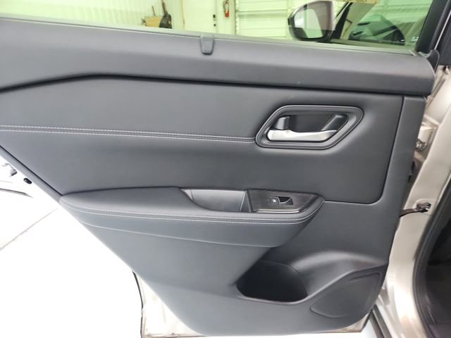 Used 2025 Nissan Rogue SL w/ Tech Package image 36