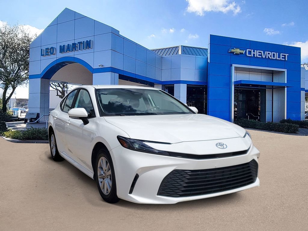 Used 2025 Toyota Camry LE FWD image 2