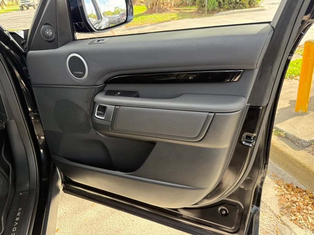 Used 2021 Land Rover Discovery S AWD/4WD image 41