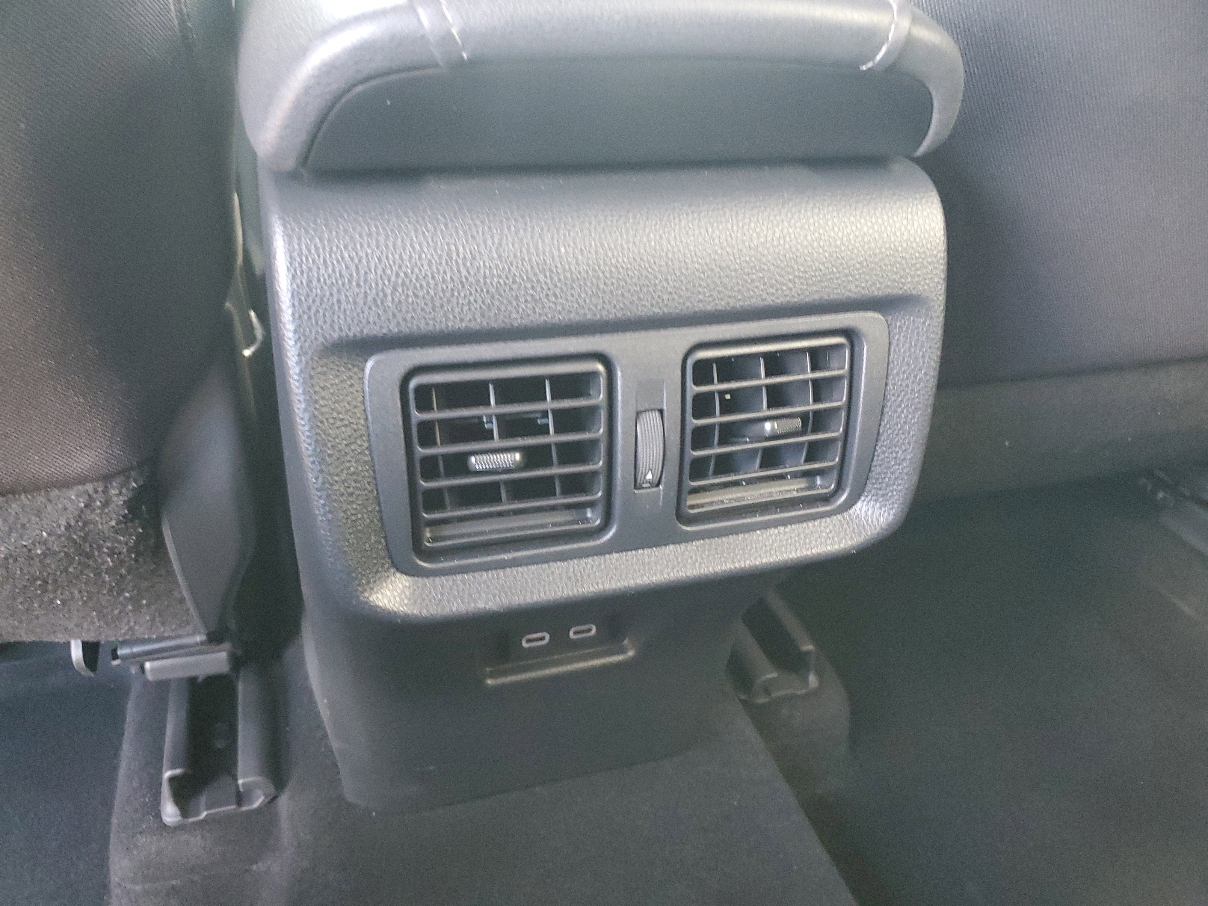 Used 2024 Toyota Venza LE image 15