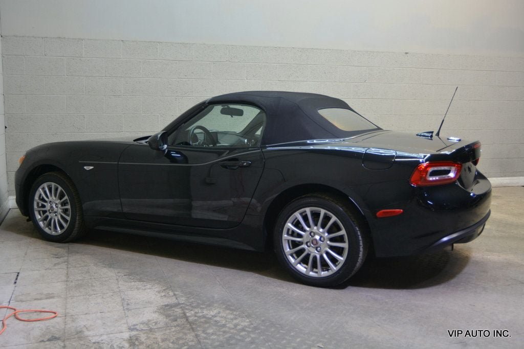 Used 2018 FIAT 124 Spider Classica w/ Technology & Siriusxm Group RWD image 12