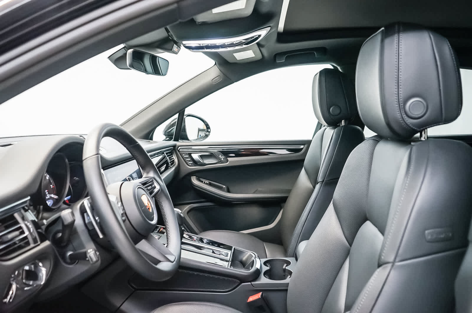 Certified 2026 Porsche Macan AWD/4WD image 23