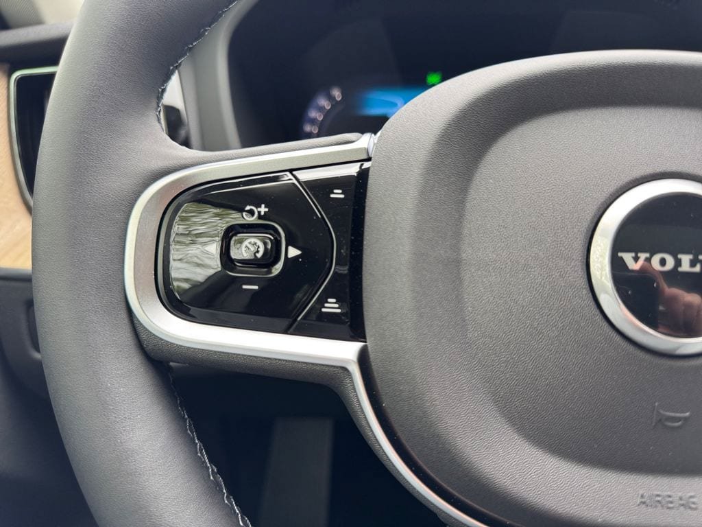 New 2026 Volvo XC60 B5 Plus w/ Protection Package Premier AWD/4WD image 14