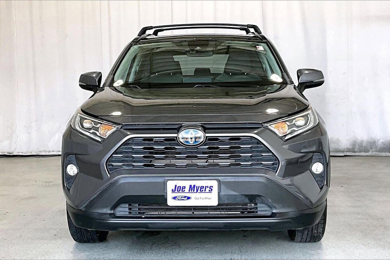 Used 2021 Toyota RAV4 XLE w/ Convenience Package image 2