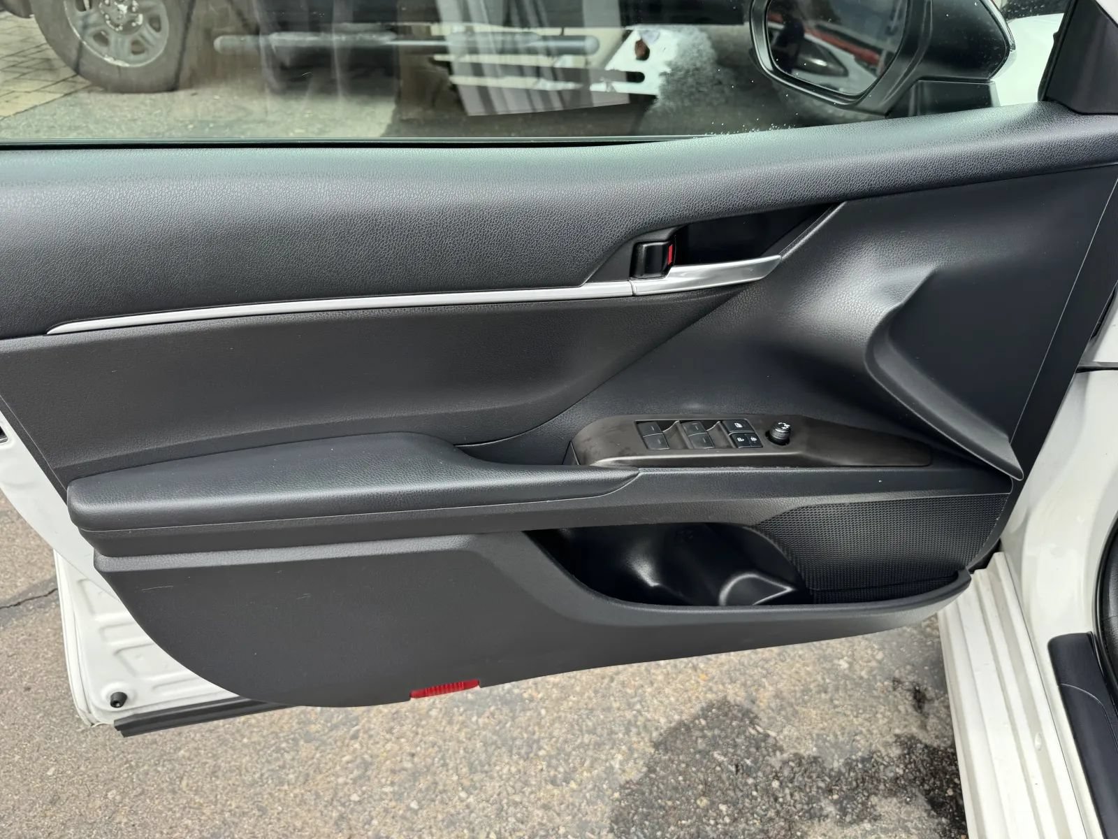 Used 2021 Toyota Camry SE FWD image 18
