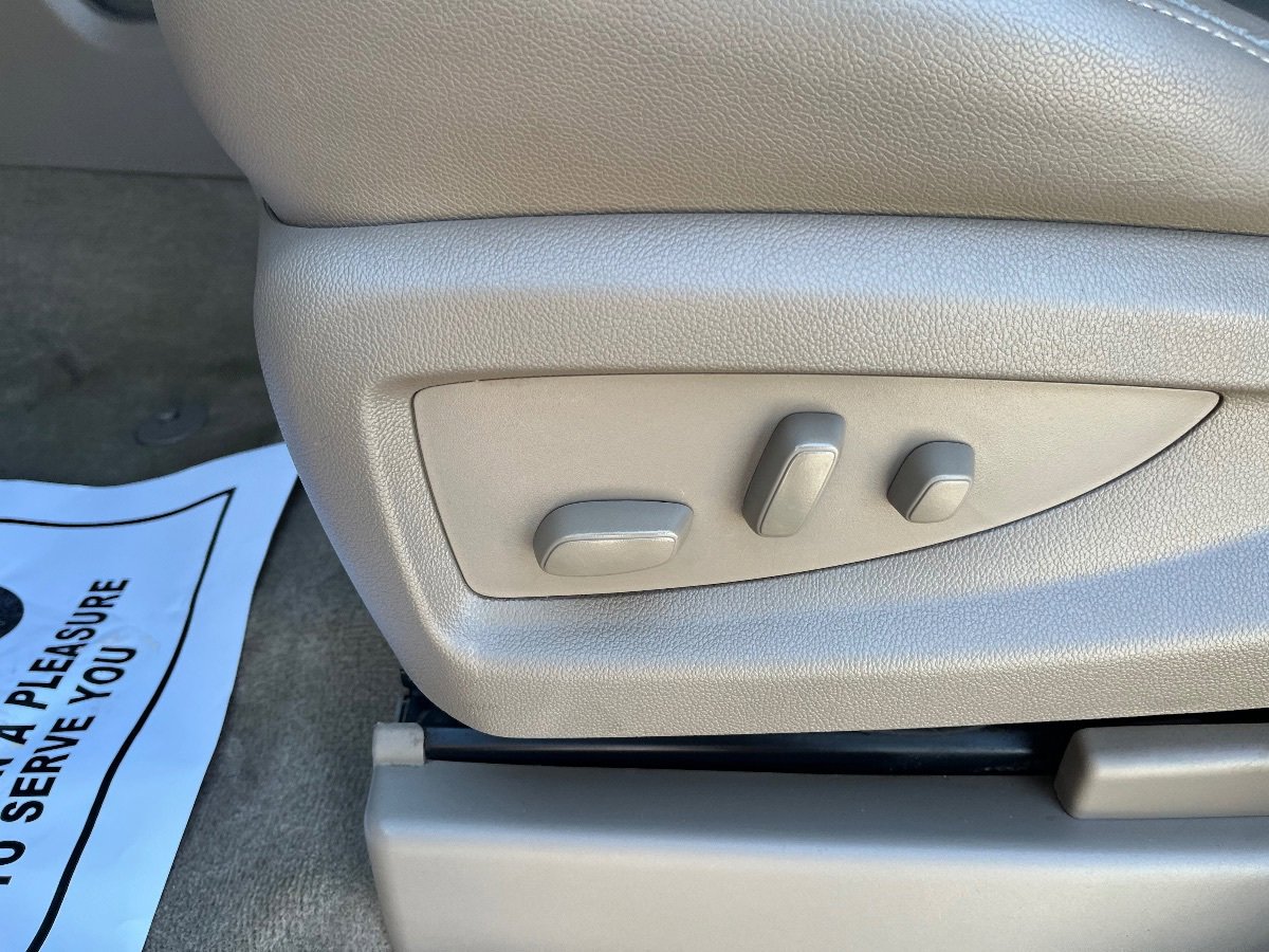 Used 2019 Chevrolet Suburban LT RWD image 27