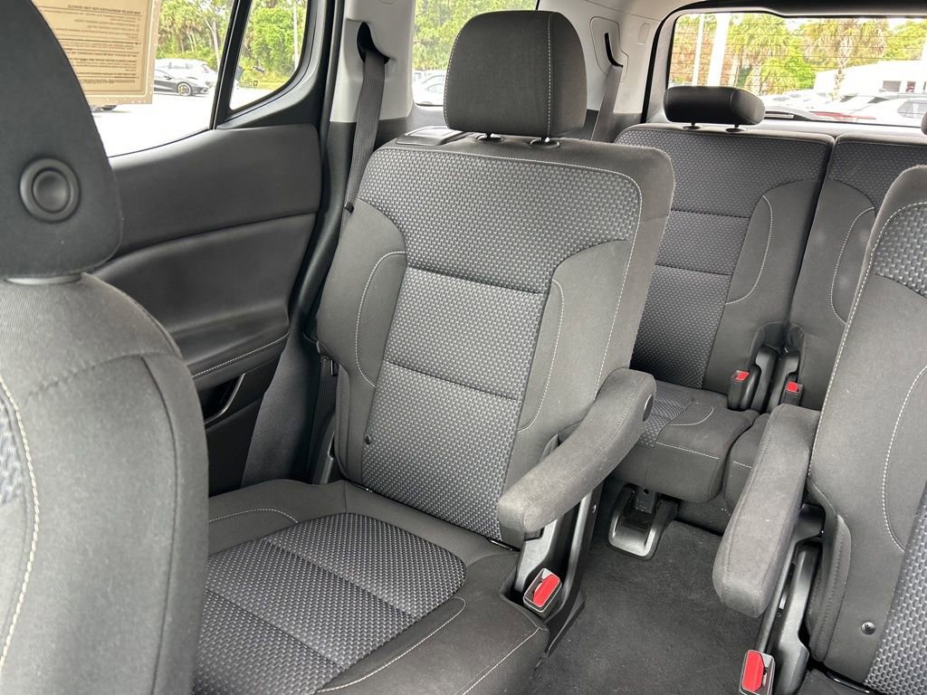 Used 2023 GMC Acadia SLE w/ Driver Convenience Package image 13