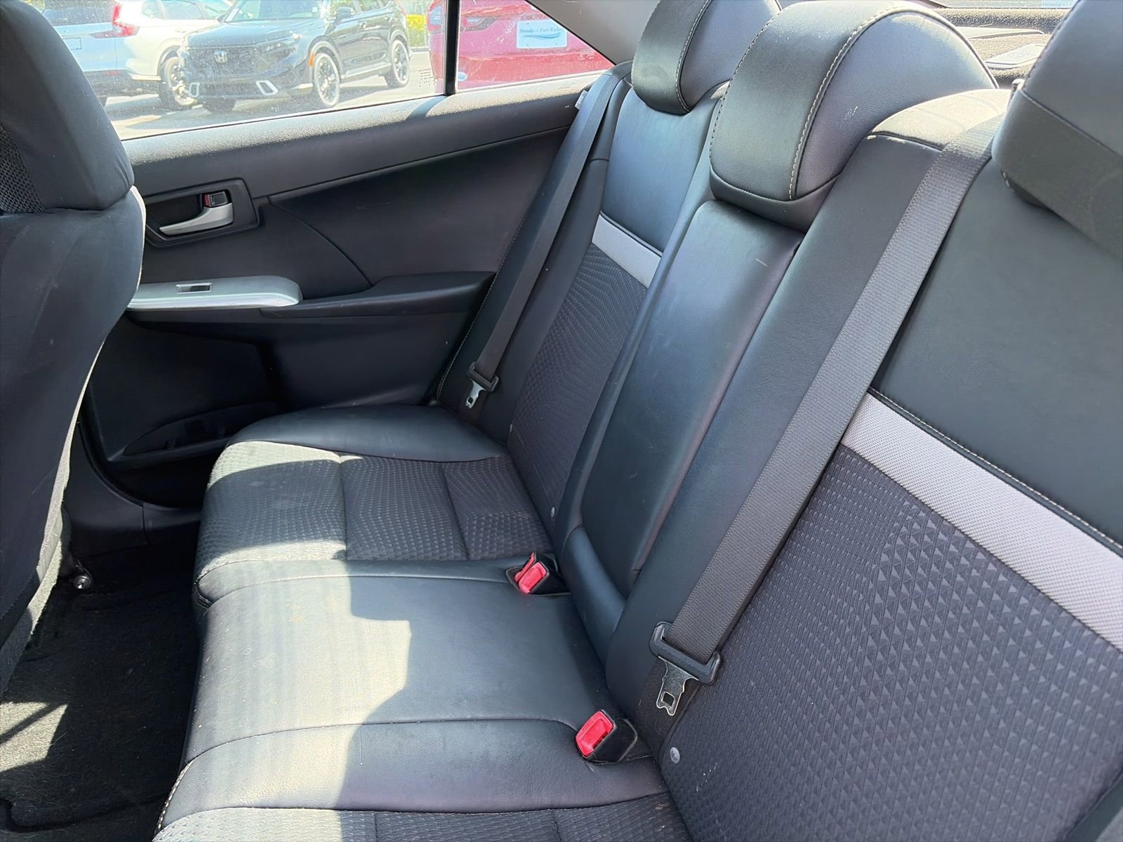 Used 2014 Toyota Camry SE image 9