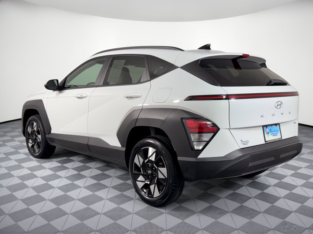 Used 2025 Hyundai Kona SEL AWD/4WD image 3