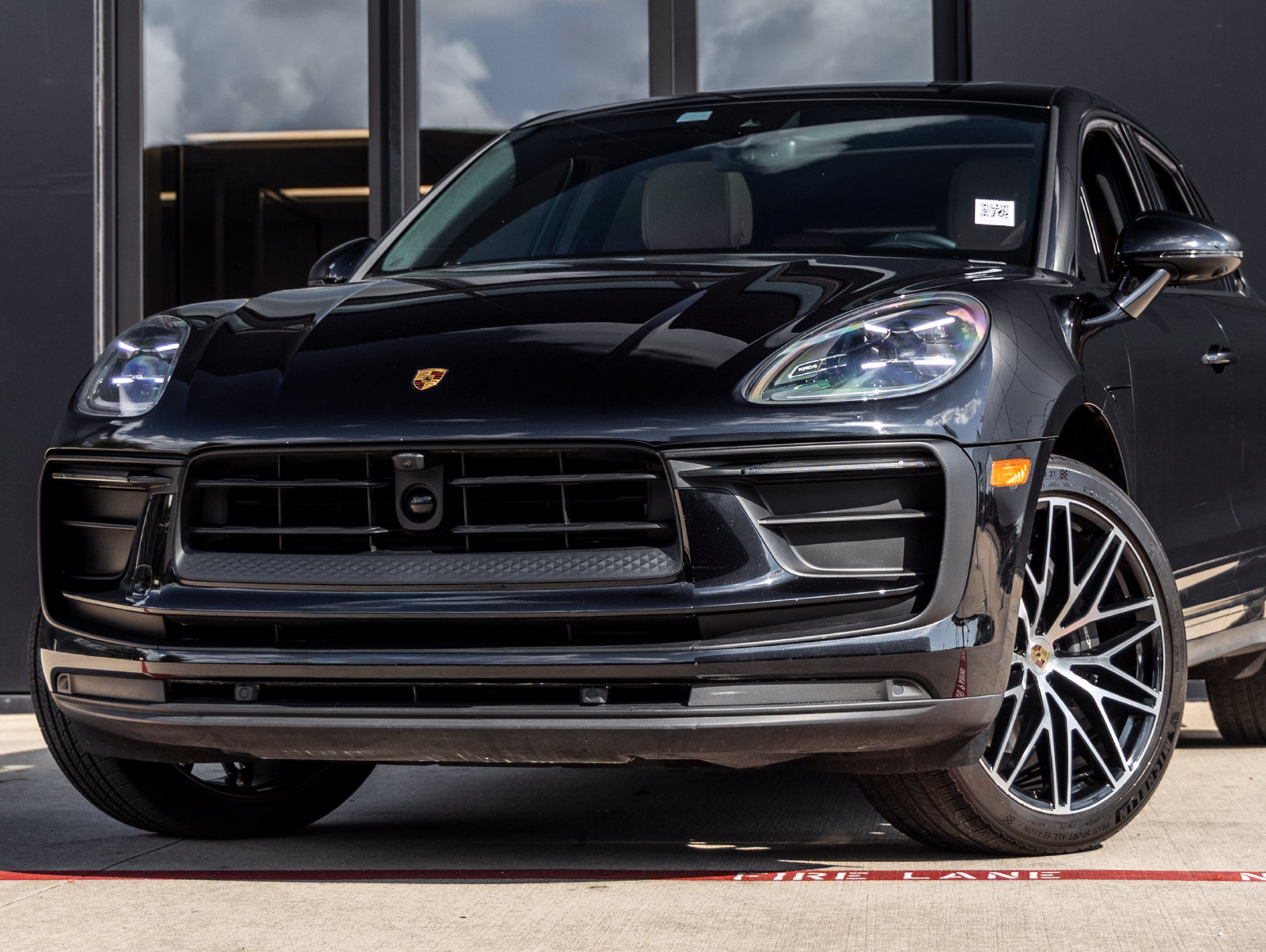Used 2024 Porsche Macan AWD/4WD image 7