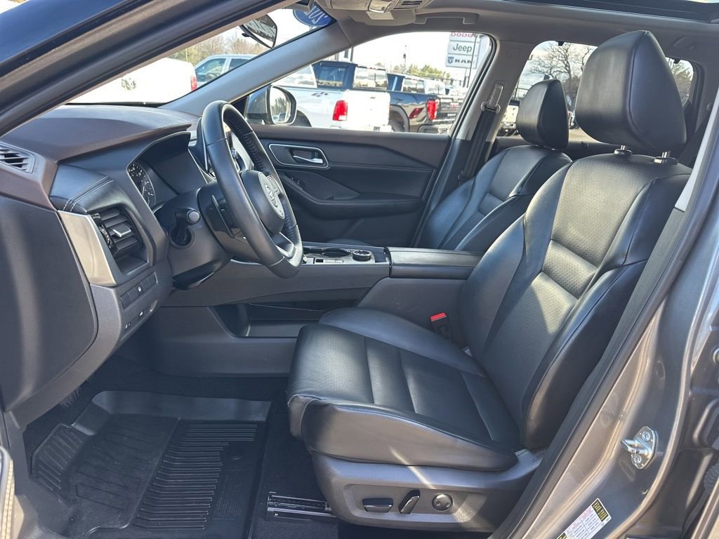 Used 2021 Nissan Rogue SV w/ Premium Package AWD/4WD image 14