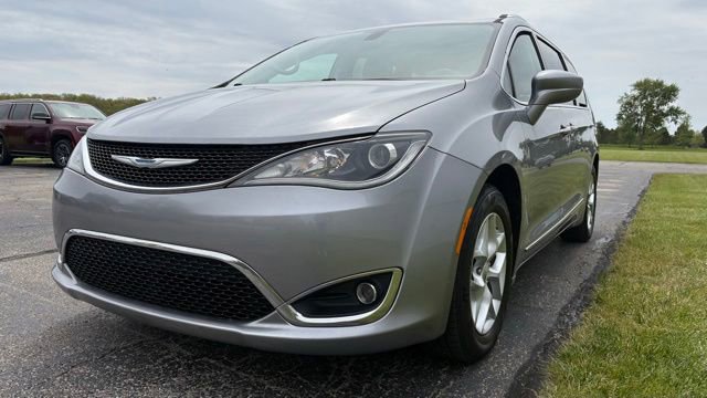 Used 2018 Chrysler Pacifica Touring-L w/ Tire & Wheel Group FWD image 7