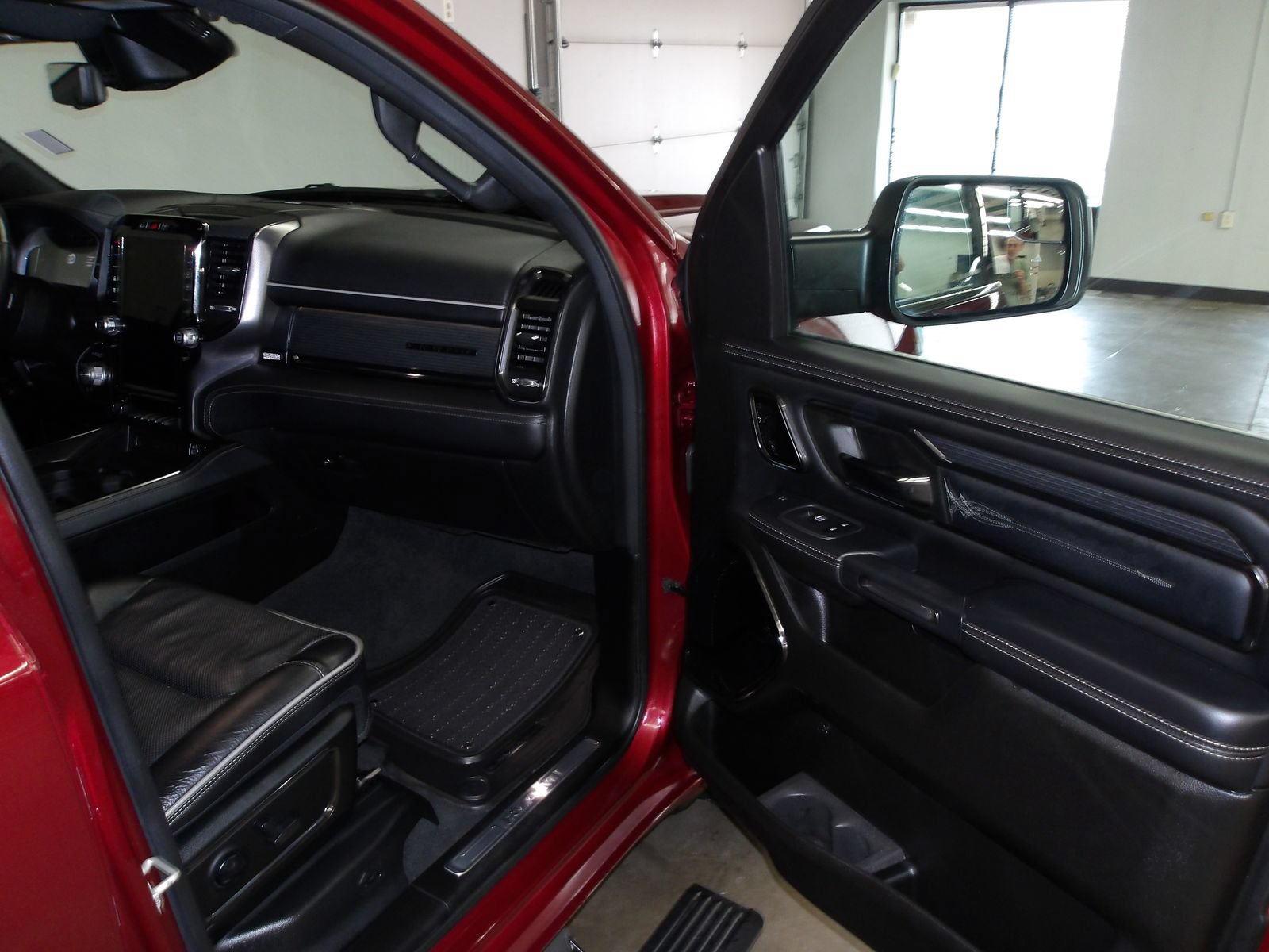 Used 2023 RAM 1500 Limited AWD/4WD image 13