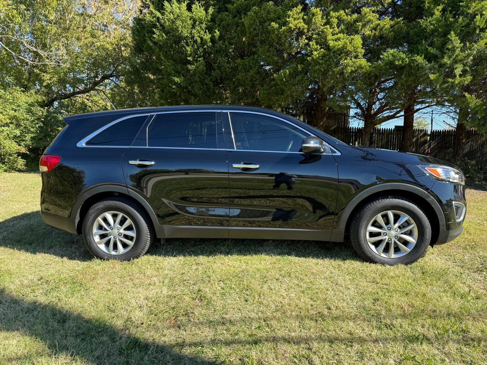 Used 2017 Kia Sorento L FWD image 4