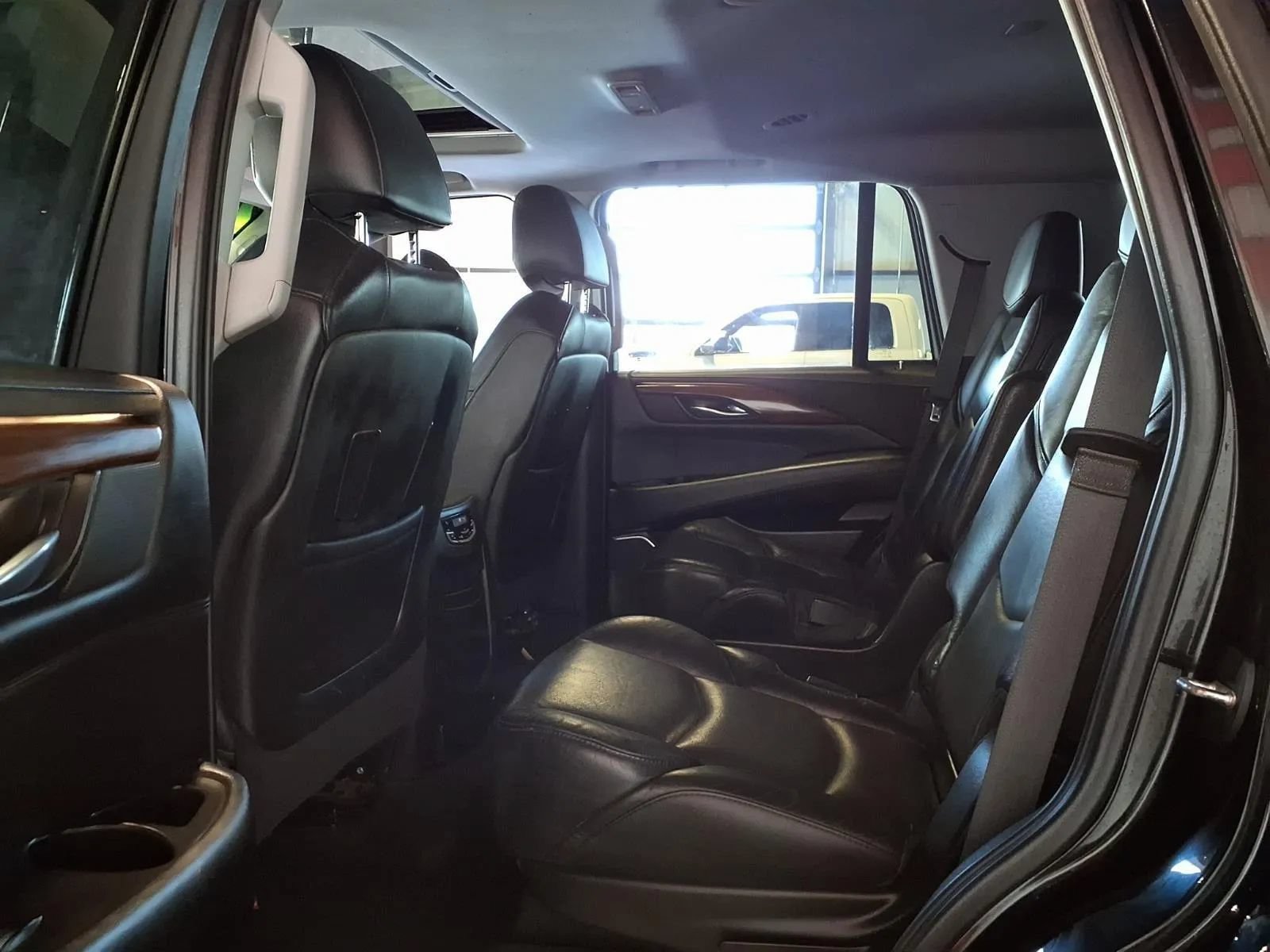 Used 2020 Cadillac Escalade Luxury AWD/4WD image 17