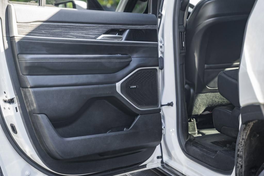 Used 2022 Jeep Wagoneer Series III image 34