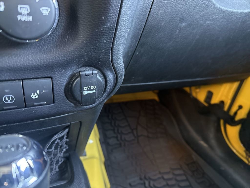 Used 2015 Jeep Wrangler Unlimited Sahara image 27