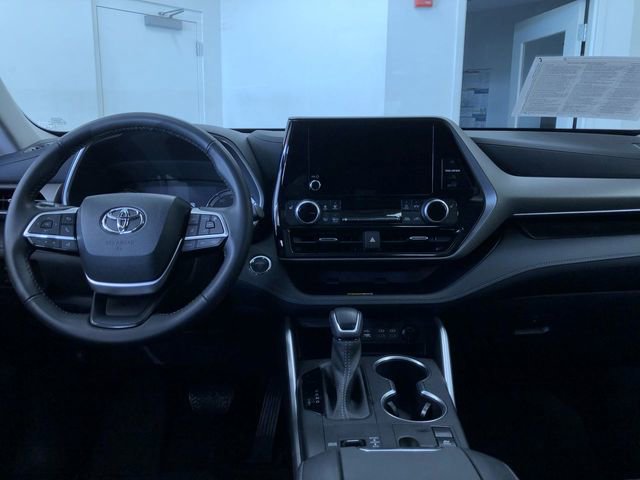 Used 2023 Toyota Highlander XLE image 18