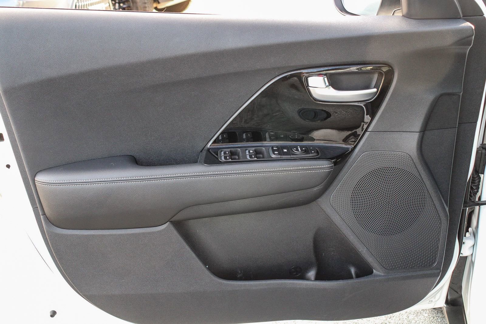 Used 2022 Kia Niro LXS w/ Digital Cluster Package image 23